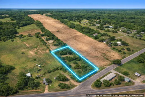 2228 E College Street, Athens, TX 75751