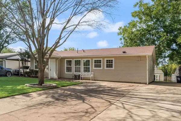 121 Dallas Drive, Euless, TX 76039