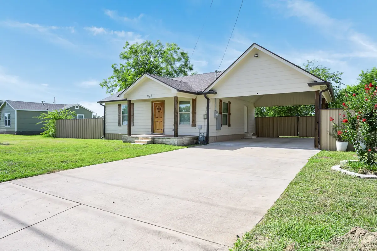 205 SW 11th Street, Mineral Wells, TX 76067 - #1