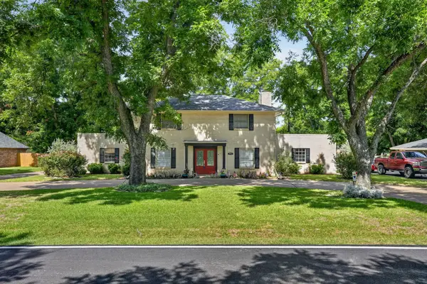 7513 Ravenswood Road, Granbury, TX 76049