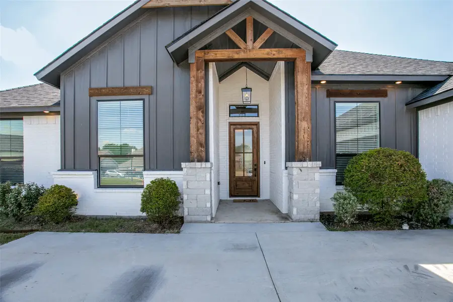 104 Bent Creek Court, Cleburne, TX 76033 - #2