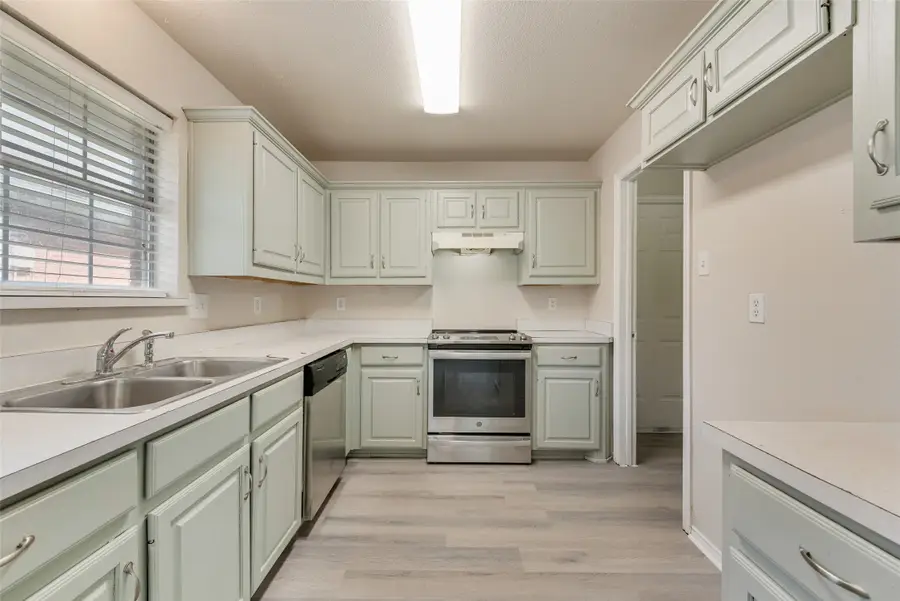 220 Hollywood Drive, Glenn Heights, TX 75154 - #3