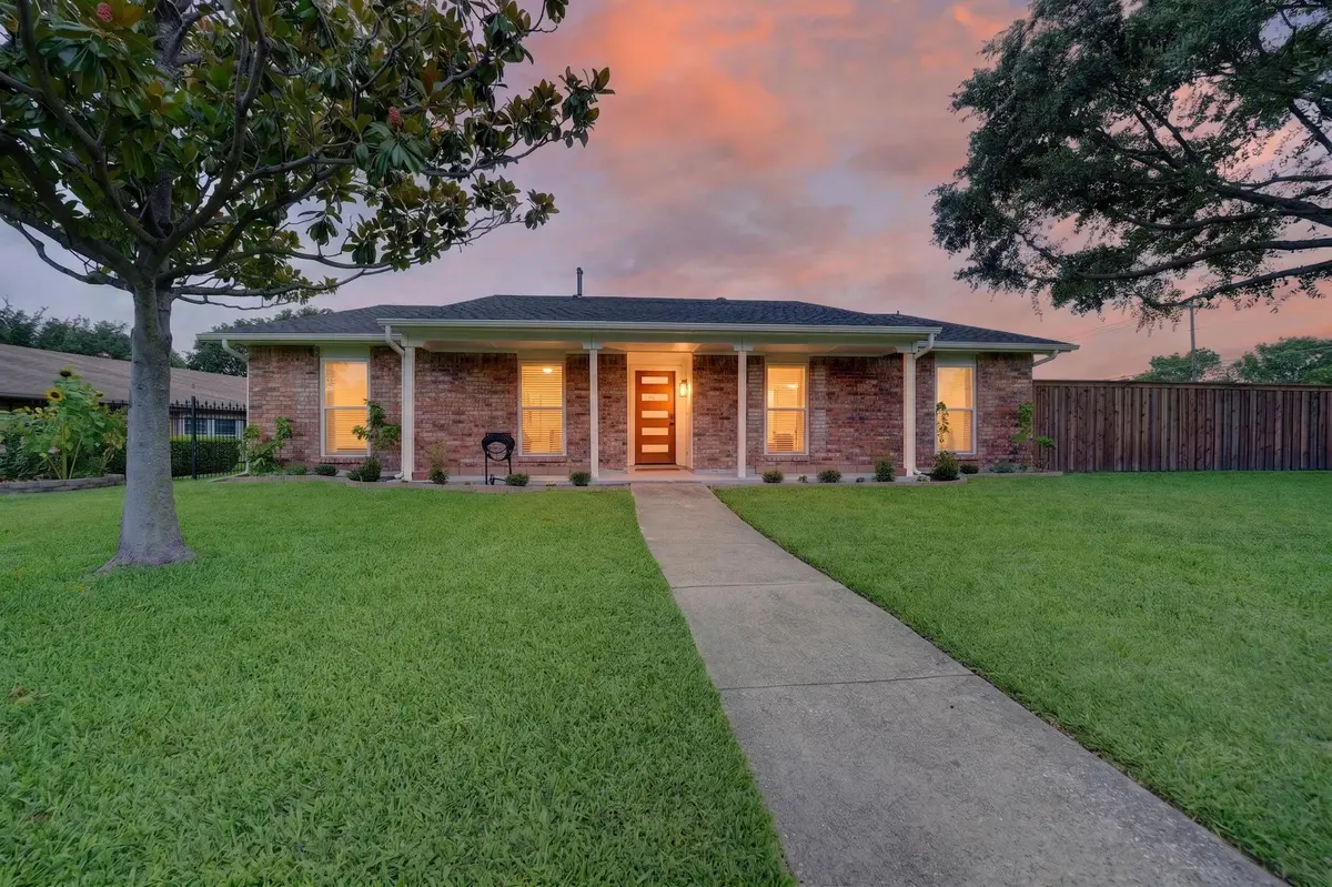 4333 Woodbluff Drive, Mesquite, TX 75150 - #1