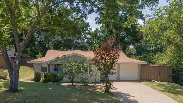 7362 Robinhood Lane, Fort Worth, TX 76112