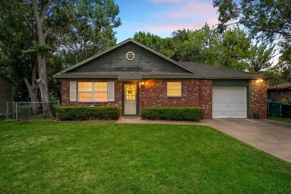 104 S Walnut Street, Lacy Lakeview, TX 76705