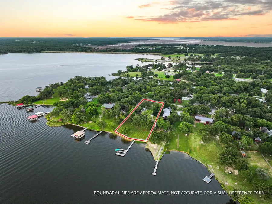 7401 Oakview Drive, Bonham, TX 75418 - #2