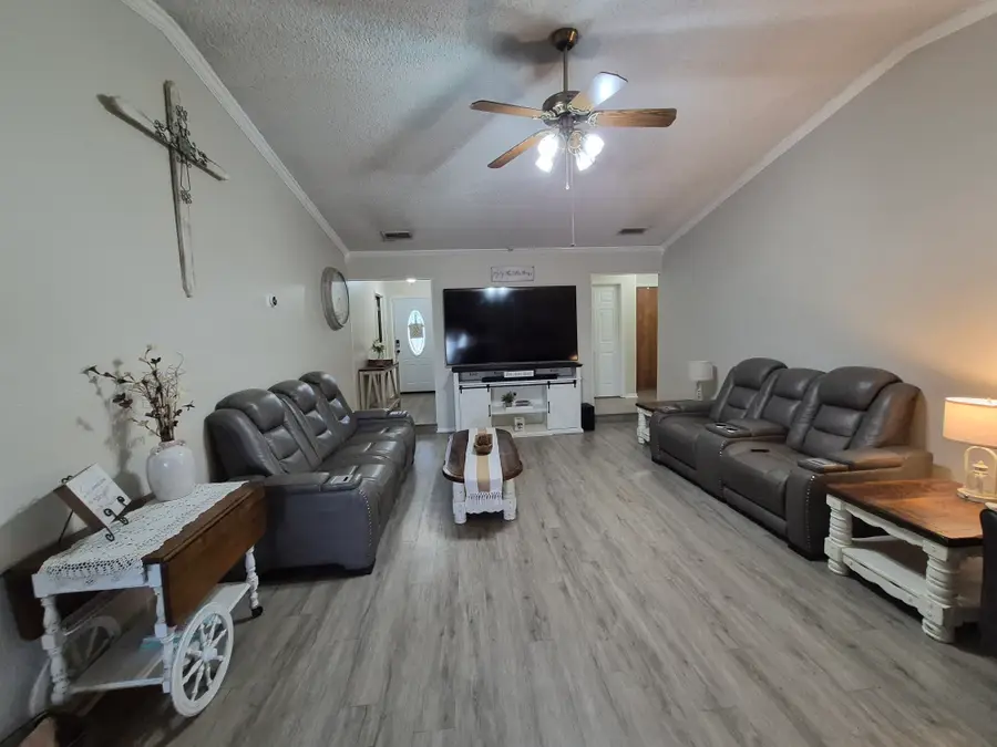 405 W Lindenwood Lane, Hewitt, TX 76643 - #3