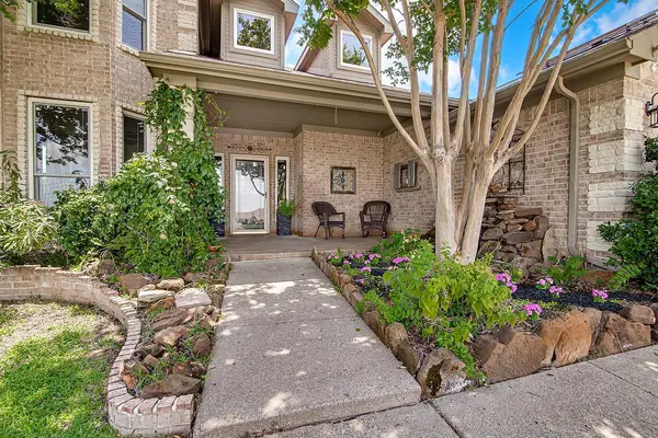 800 Joshua Drive, Burleson, TX 76028