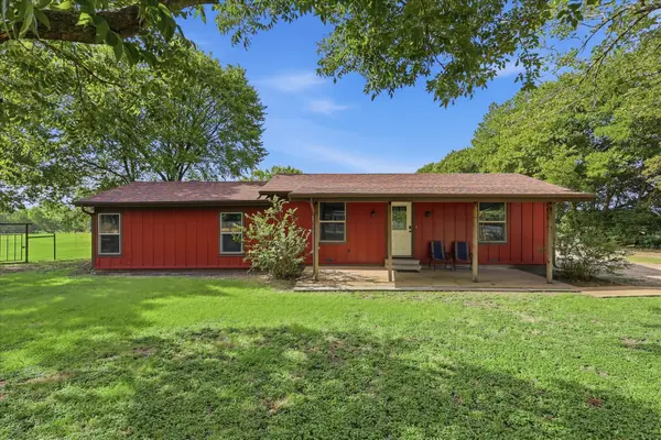 201 Rockett Lane, Pecan Hill, TX 75154