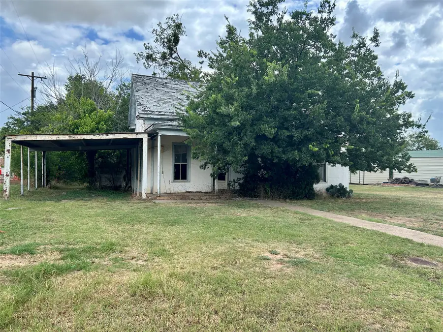 916 W Mesquite Street, Coleman, TX 76834 - #2