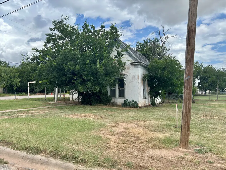 916 W Mesquite Street, Coleman, TX 76834 - #3
