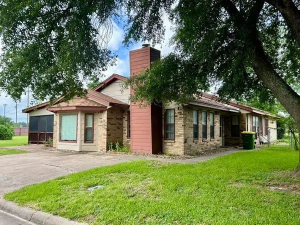 710 Cherry Drive, Groesbeck, TX 76642