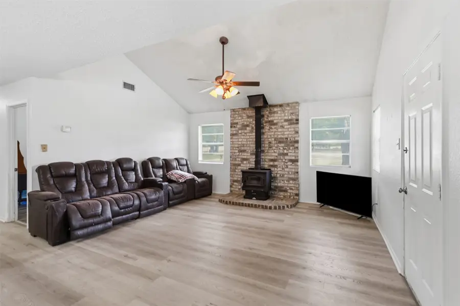 112 Spanish Trail, Weatherford, TX 76088 - #2