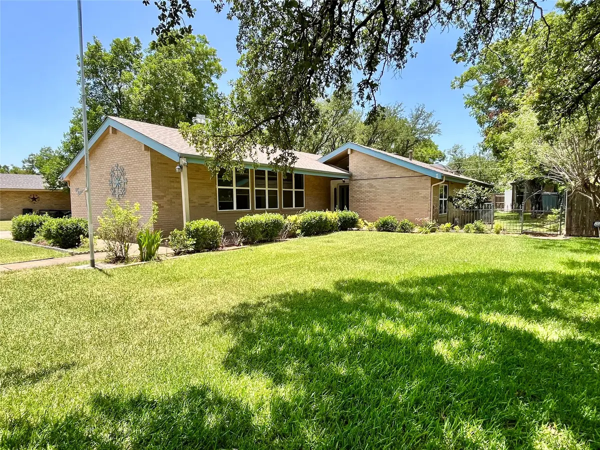416 Jones Street, Hamilton, TX 76531 - #1
