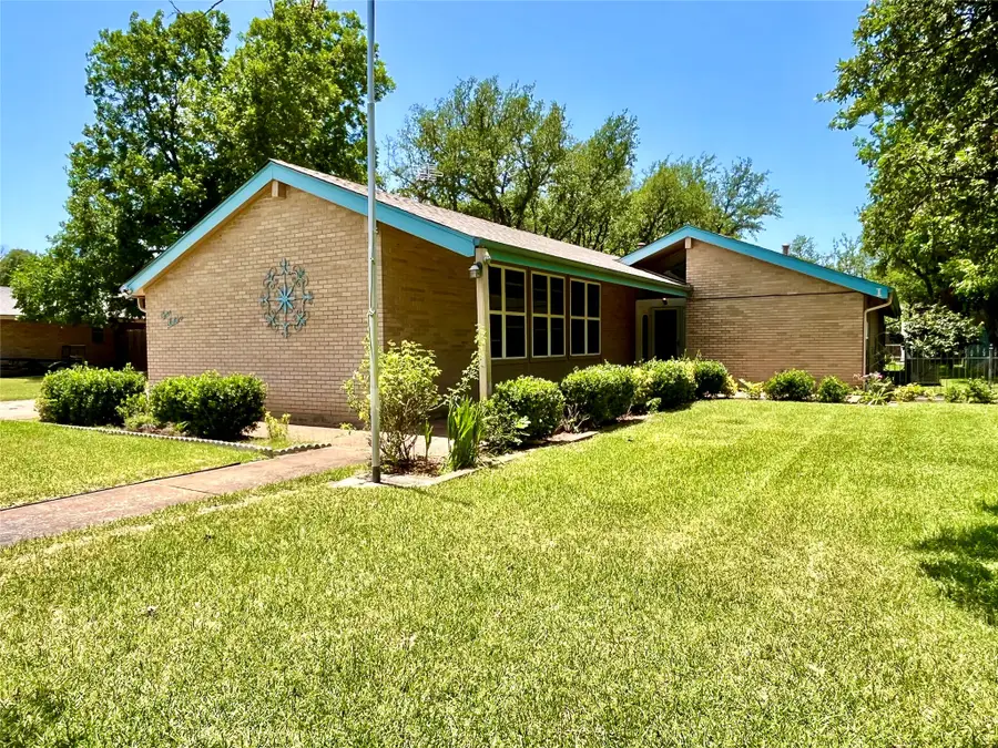 416 Jones Street, Hamilton, TX 76531 - #2