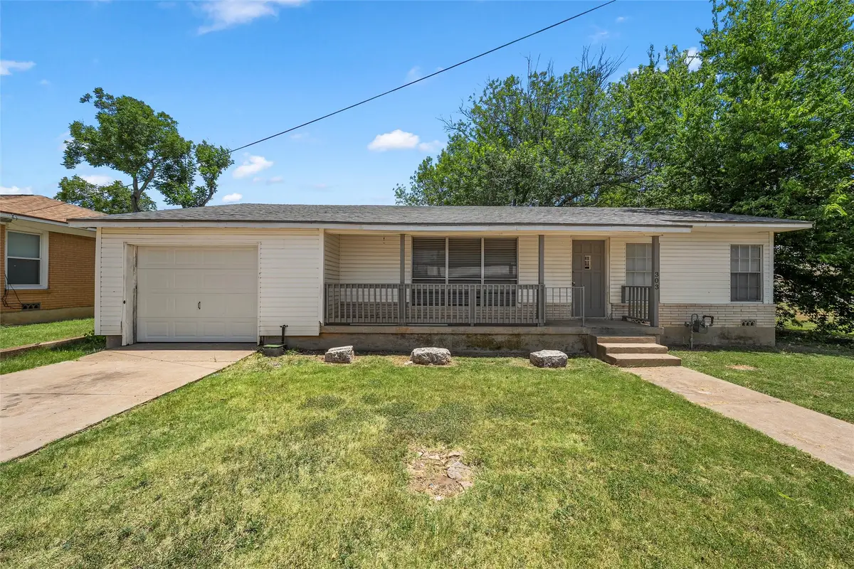 303 East Avenue, Moody, TX 76557 - #1