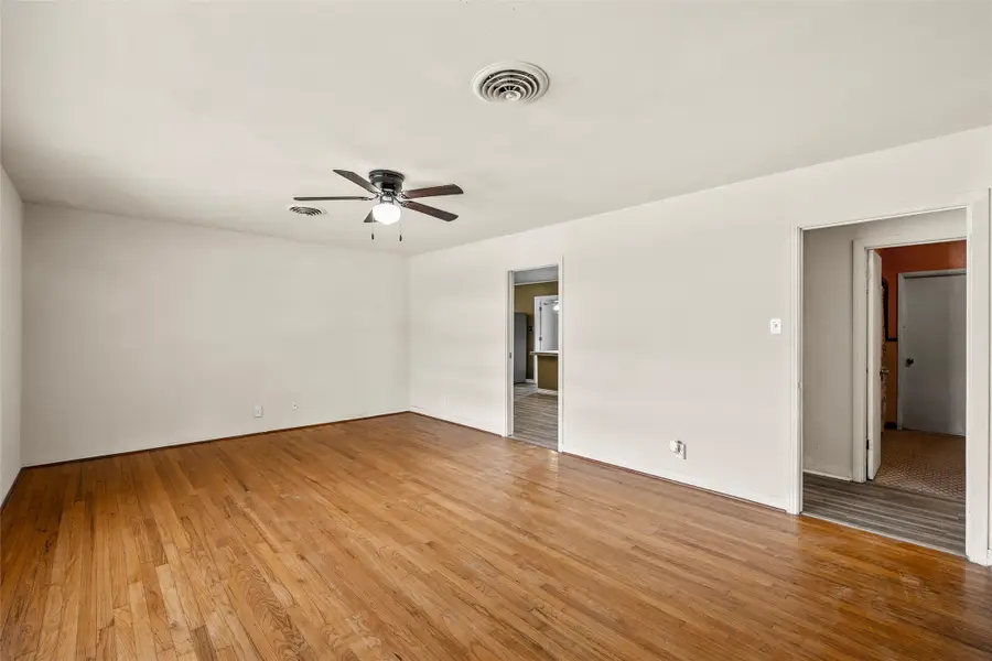 303 East Avenue, Moody, TX 76557 - #2