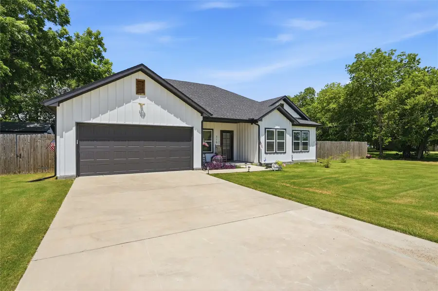 310 N Water Street, Savoy, TX 75479 - #2