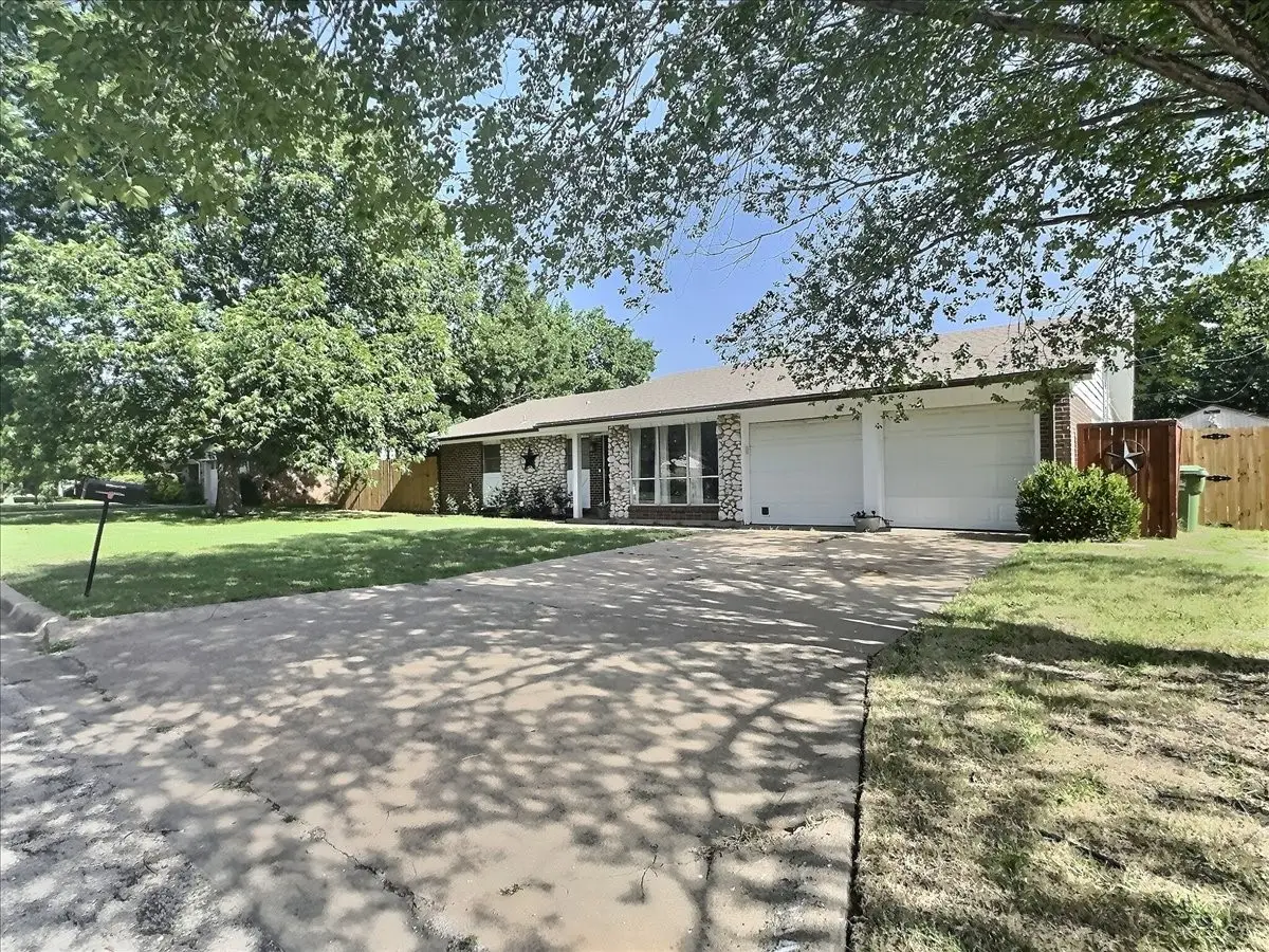 2304 SE 10th, Mineral Wells, TX 76067 - #1