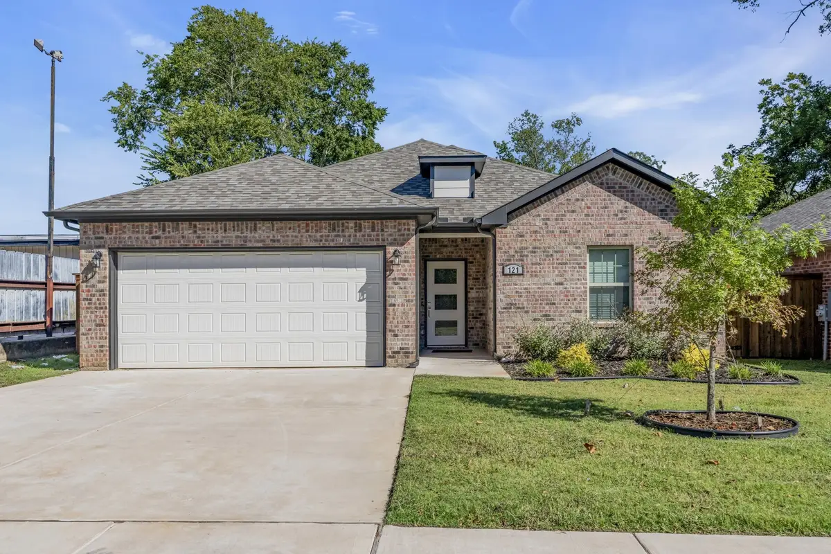 121 W Morton Street, Denison, TX 75021 - #1