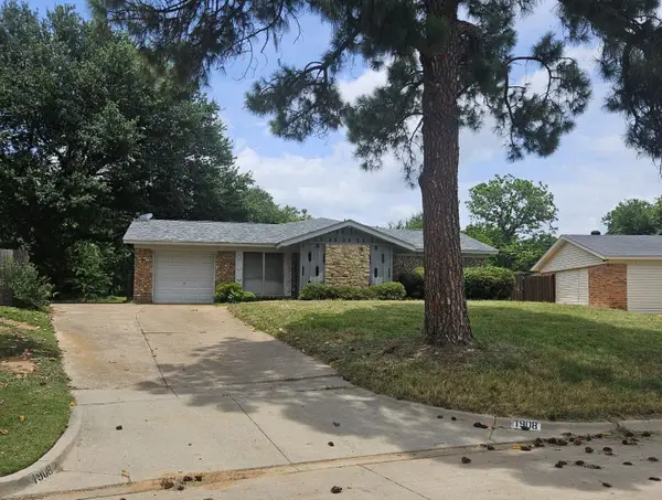 1908 Brookview Drive, Arlington, TX 76010