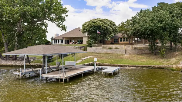 105 Casas Del Sur Street, Granbury, TX 76049