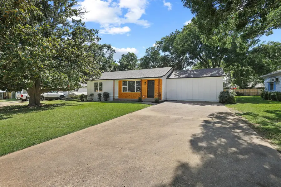 709 Lipscomb Street, Bonham, TX 75418 - #2