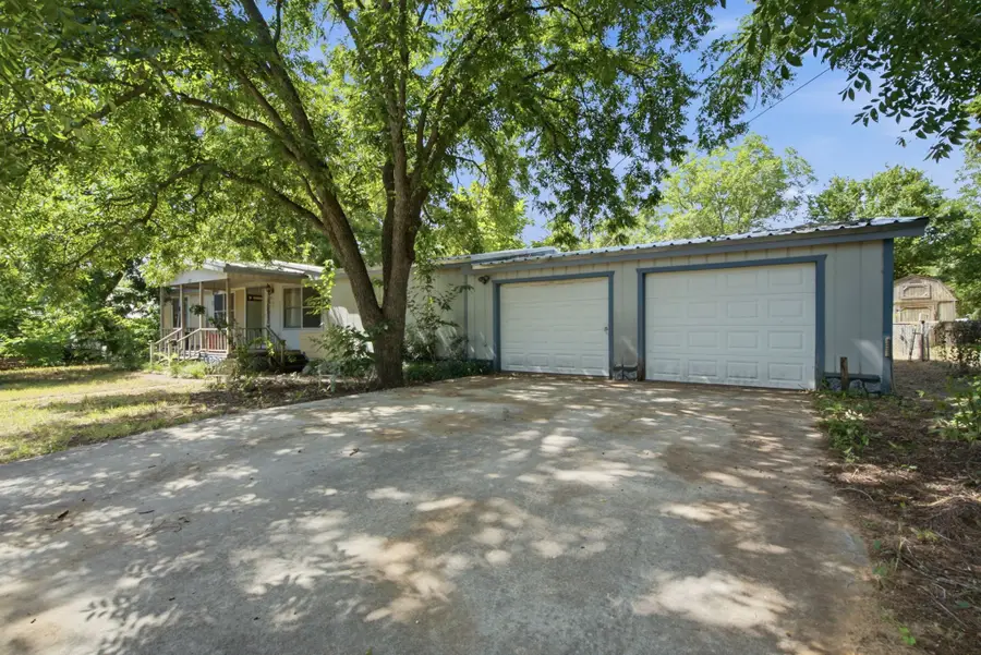 816 W Ayers Avenue, De Leon, TX 76444 - #2