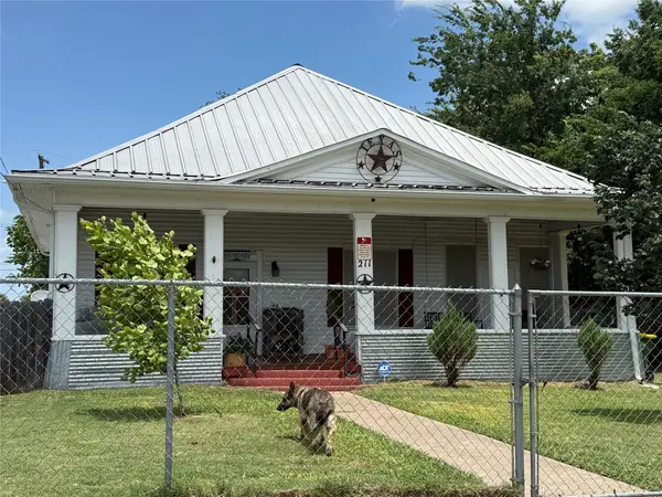 211 W Sabine Street, Groesbeck, TX 76642