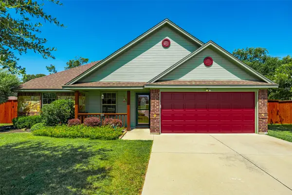 1221 Eagle Lake Drive, Azle, TX 76020