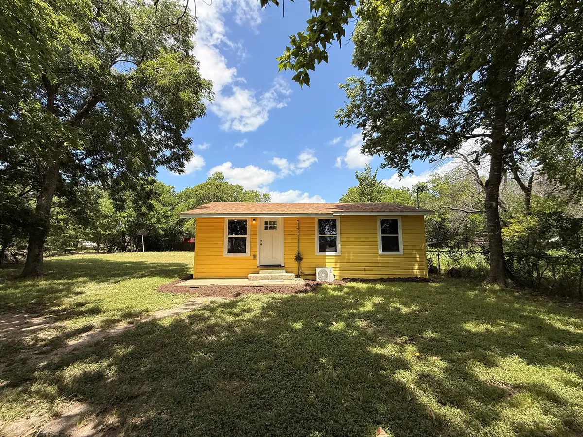 805 NE 3rd Street, Hubbard, TX 76648 - #1