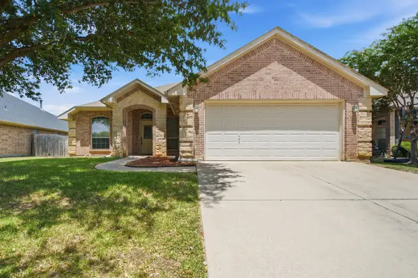 301 Lottie Lane, Saginaw, TX 76179
