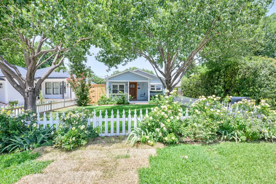 613 E Worth Street, Grapevine, TX 76051 - #2