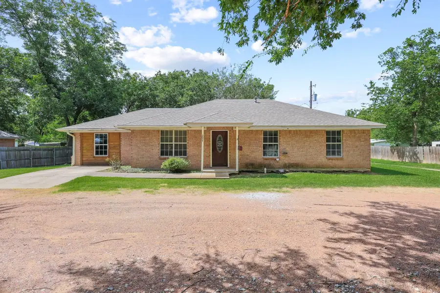 207 W South Street, Whitesboro, TX 76273 - #2