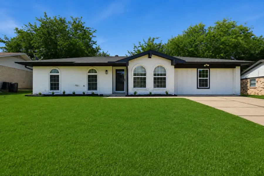 318 NE Michael Drive, Burleson, TX 76028 - #2