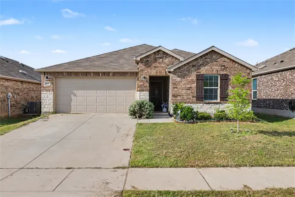 1437 Waggoner Drive, Aubrey, TX 76227