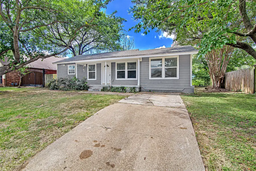 624 E Ellen Avenue, Hurst, TX 76053 - #2