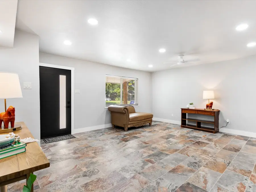 1213 Fairmont Street, Irving, TX 75062 - #3