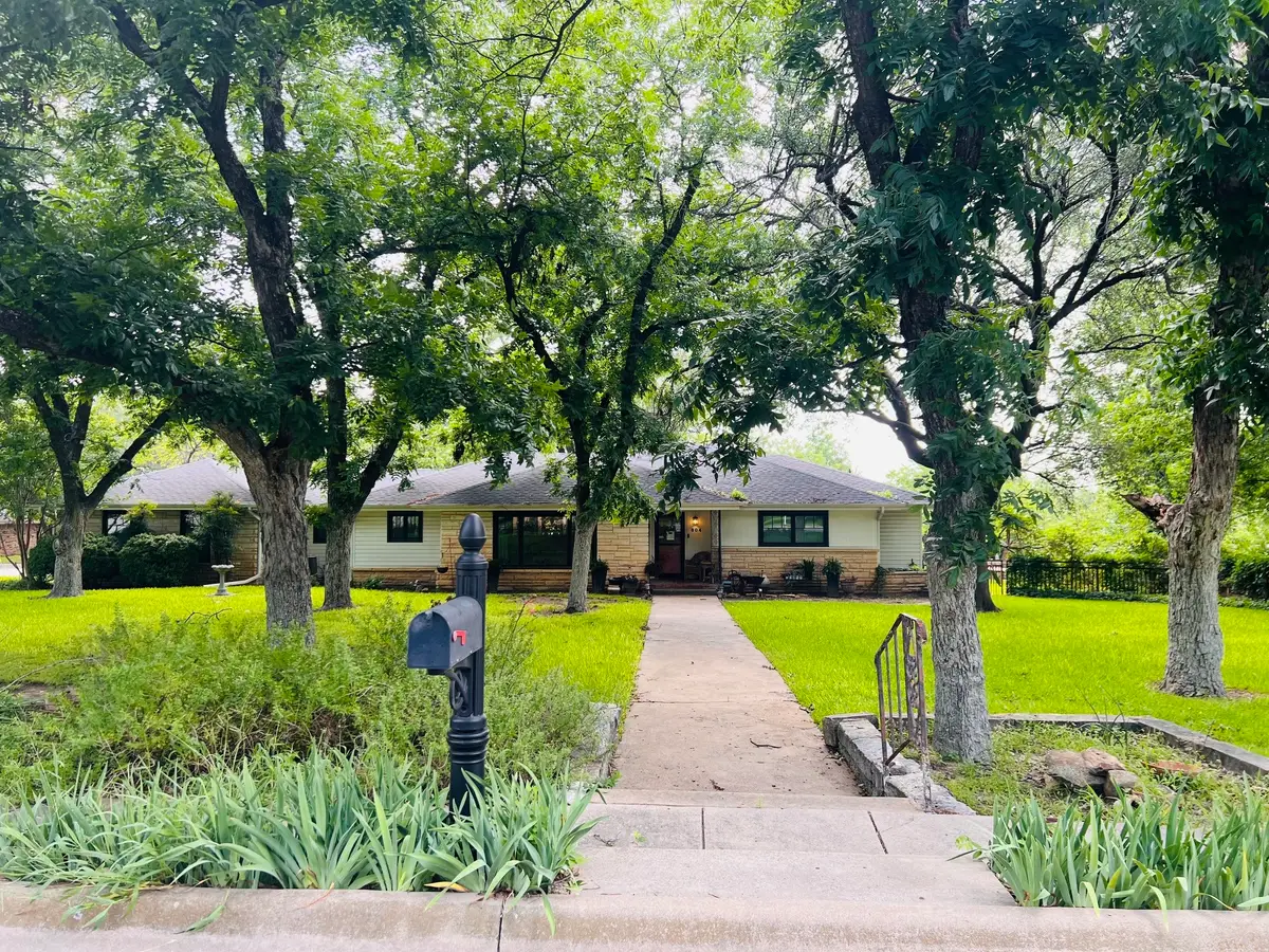 804 N Elm Street, Comanche, TX 76442 - #1