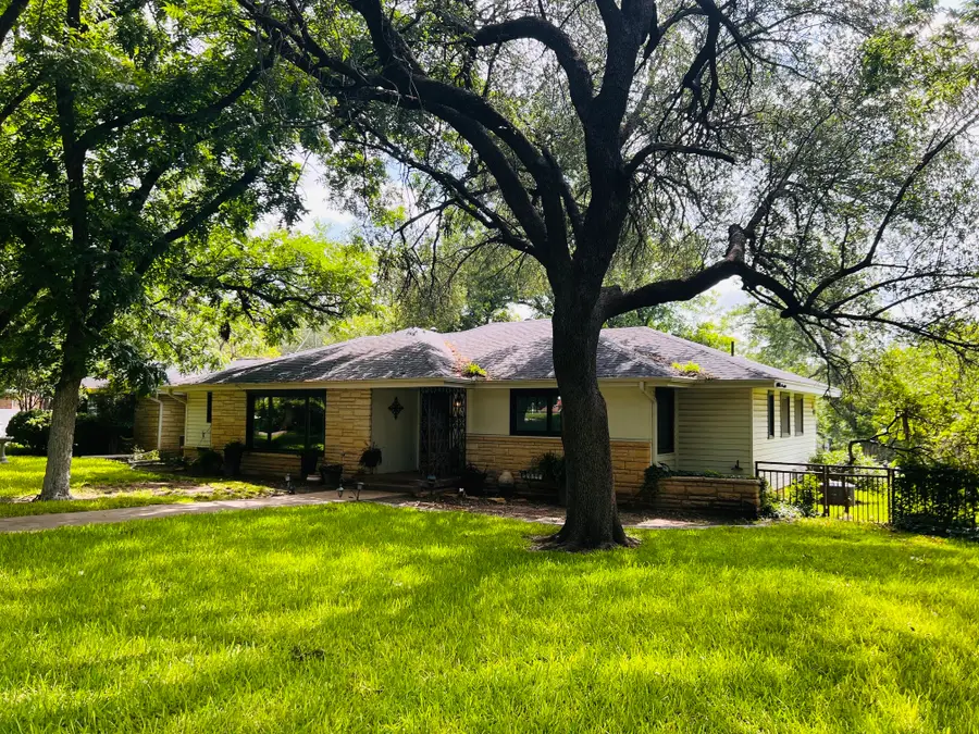 804 N Elm Street, Comanche, TX 76442 - #2
