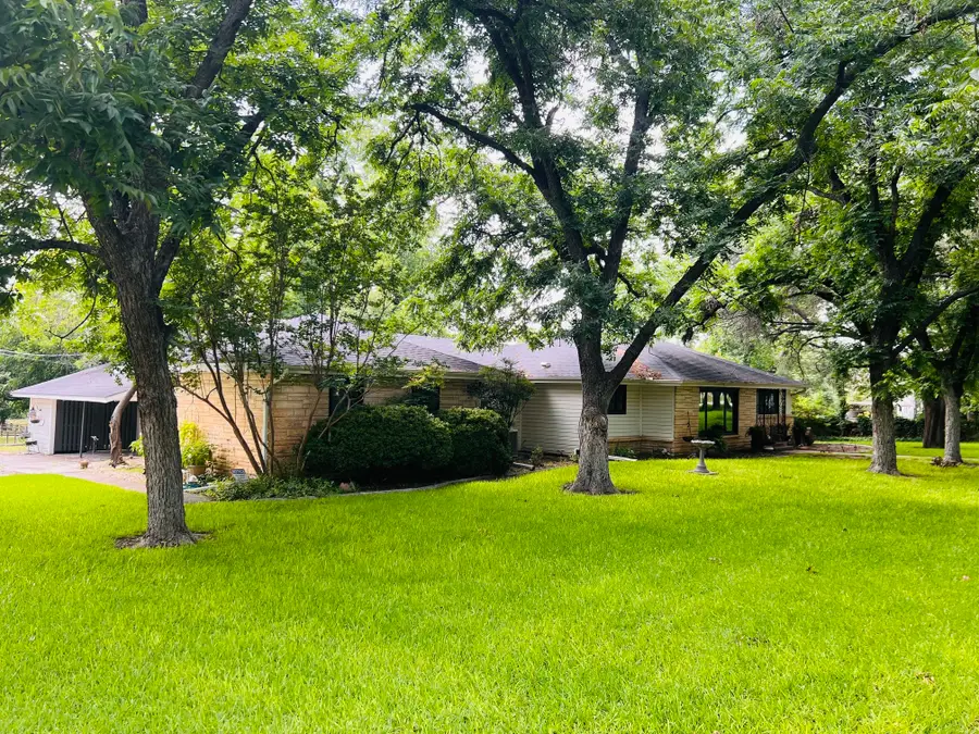 804 N Elm Street, Comanche, TX 76442 - #3