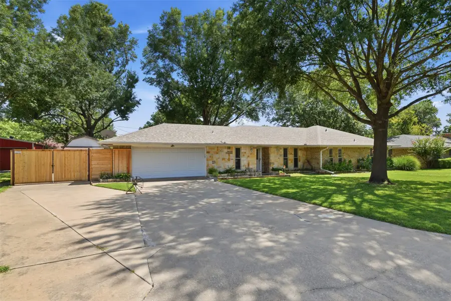 503 Mockingbird Street, Bonham, TX 75418 - #2