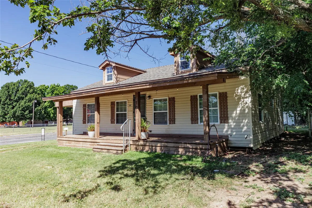 101 N Hubbard Street, Alvord, TX 76225 - #1