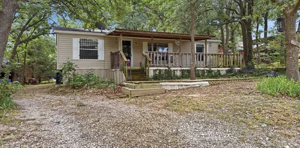 945 Lake Road, Gordonville, TX 76245