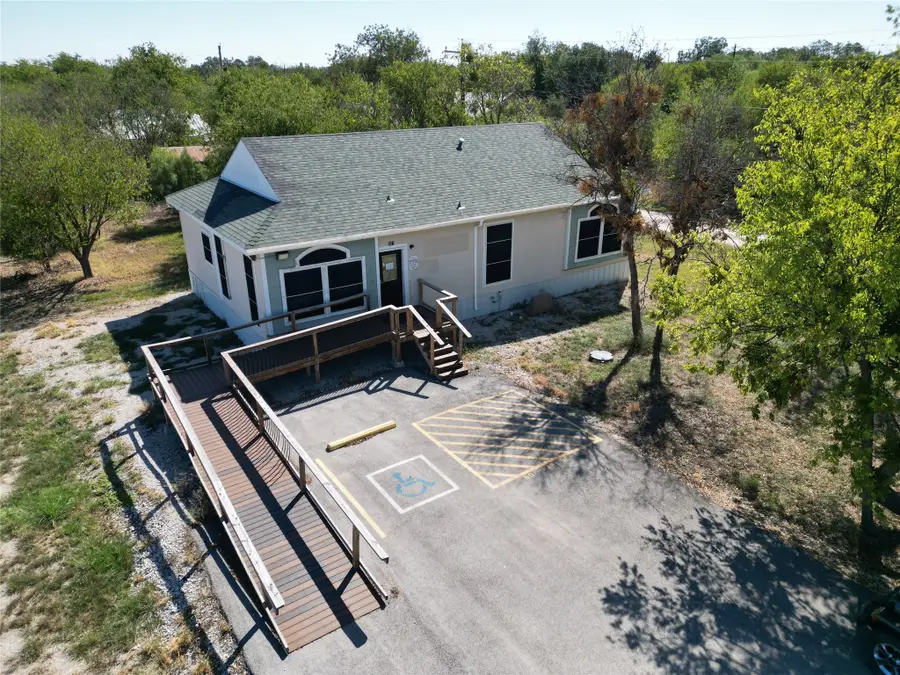 501 Peyton St, Baird, TX 79504 - #3