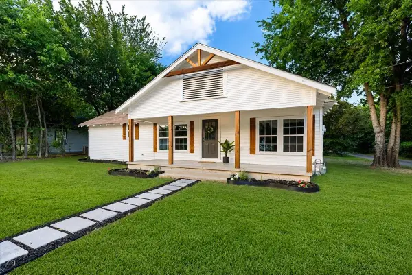 1325 Navarro Drive, Corsicana, TX 75110