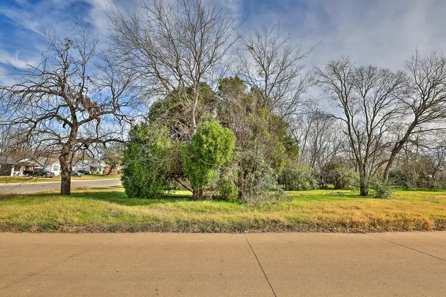 5437 Houghton Avenue, Fort Worth, TX 76107 - #3