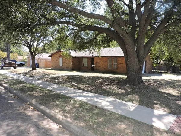 629 Sandra Lane, Burleson, TX 76028