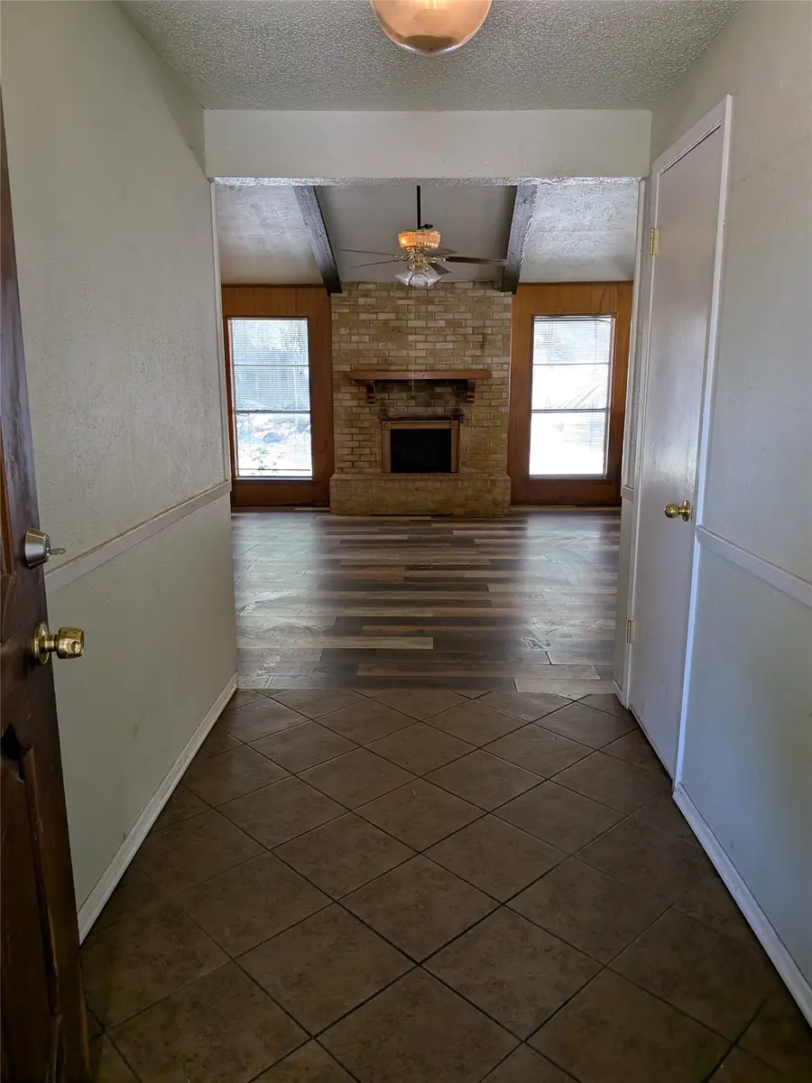 7501 Acapulco Road, Fort Worth, TX 76112 - #3
