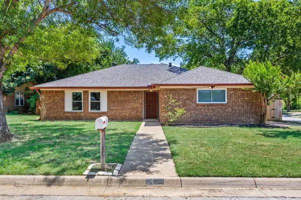 6419 Elm Springs Drive, Arlington, TX 76001
